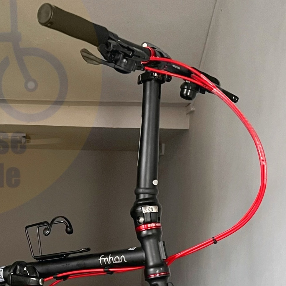 Red cable housing for gear and brake control  
