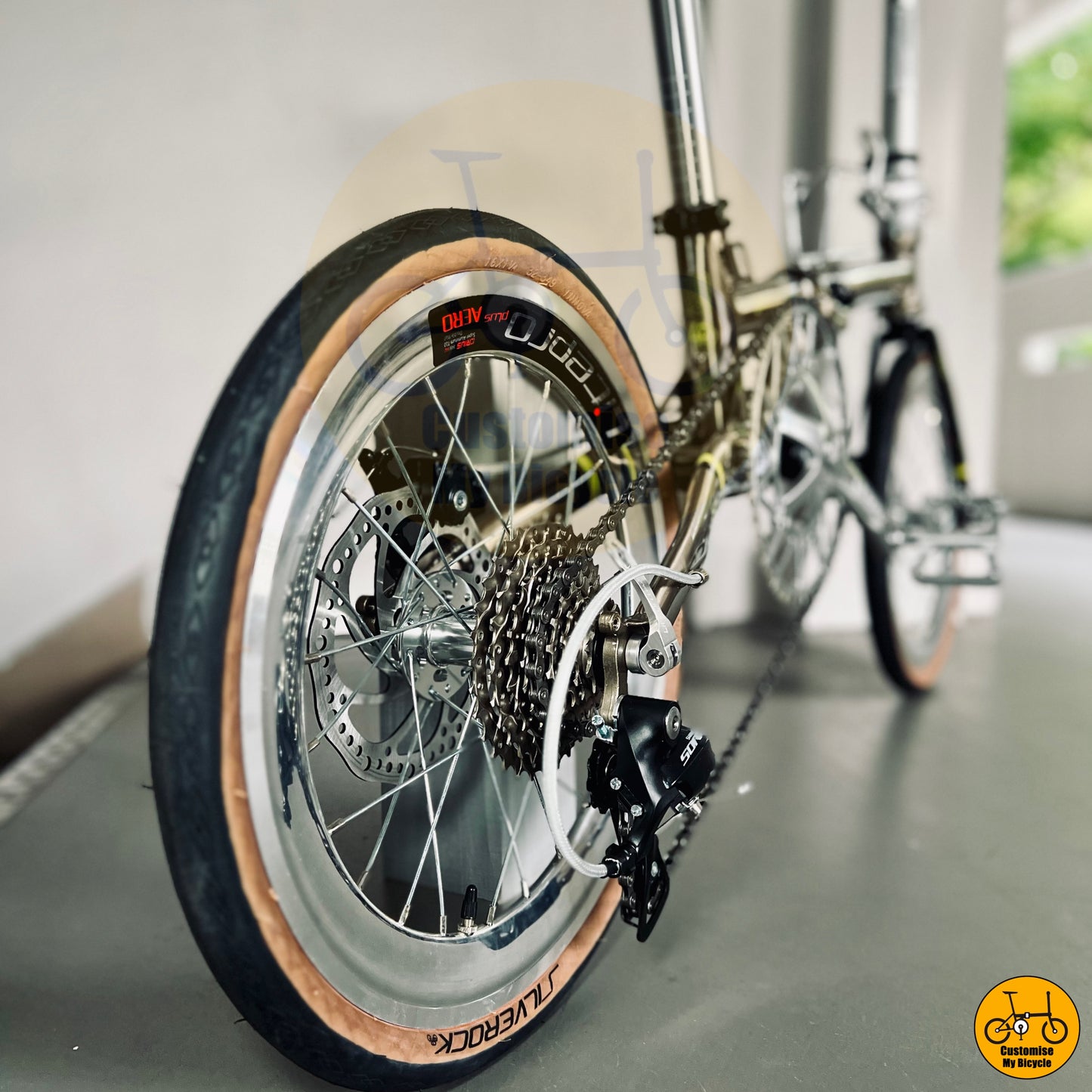 Fnhon Gust 18” • Shimano 9s • Titanium Gold