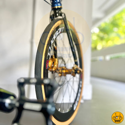 Foldable bicycle with premium road bike components for an efficient ride
