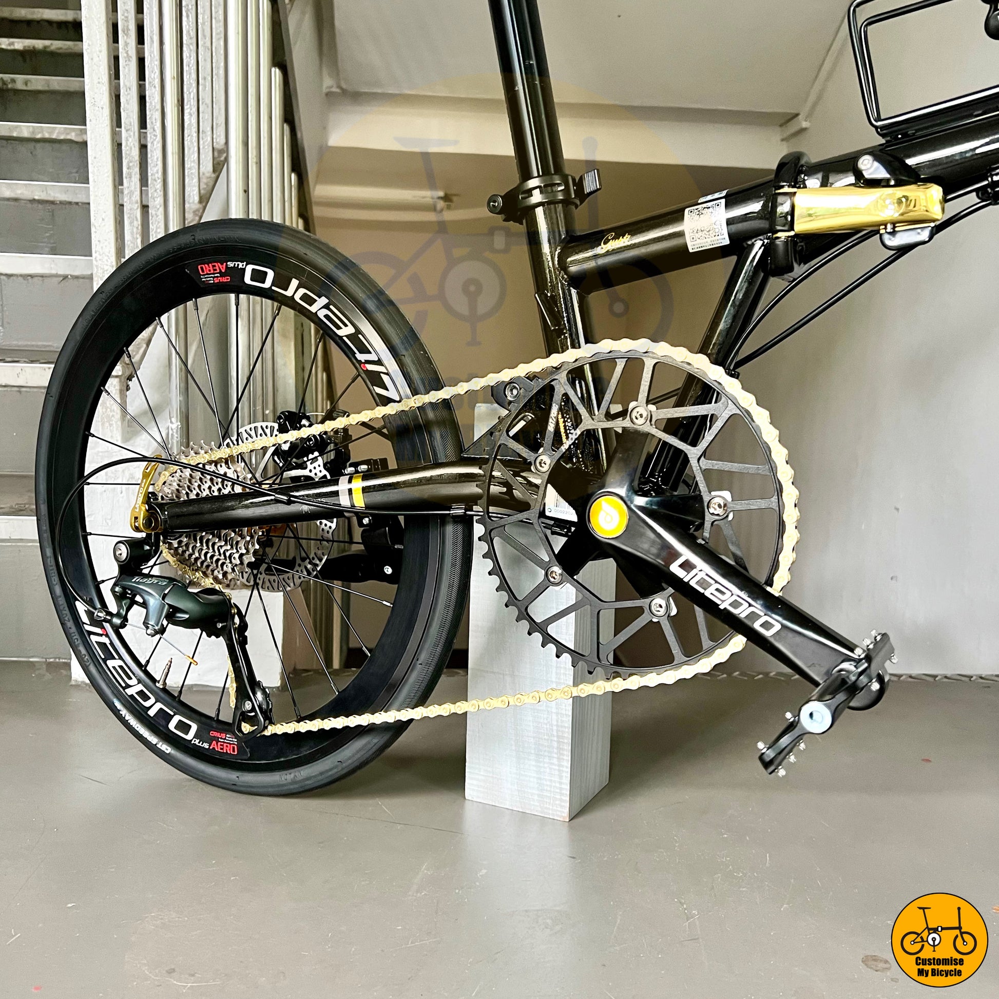 Compact folding bike with Shimano gearset and Litepro crankset
