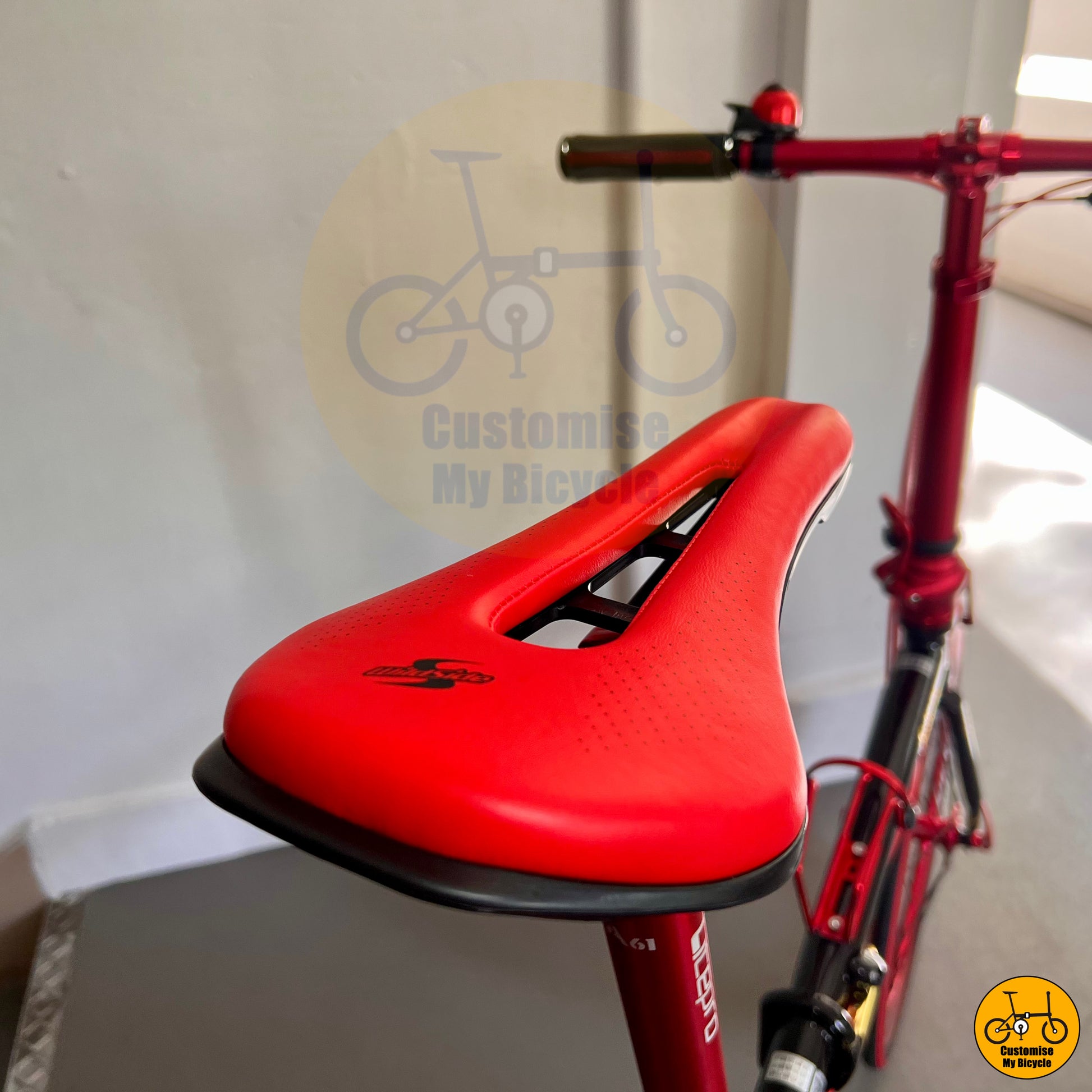 Red saddle on Adjustable seat post for maximum comfort and customization

