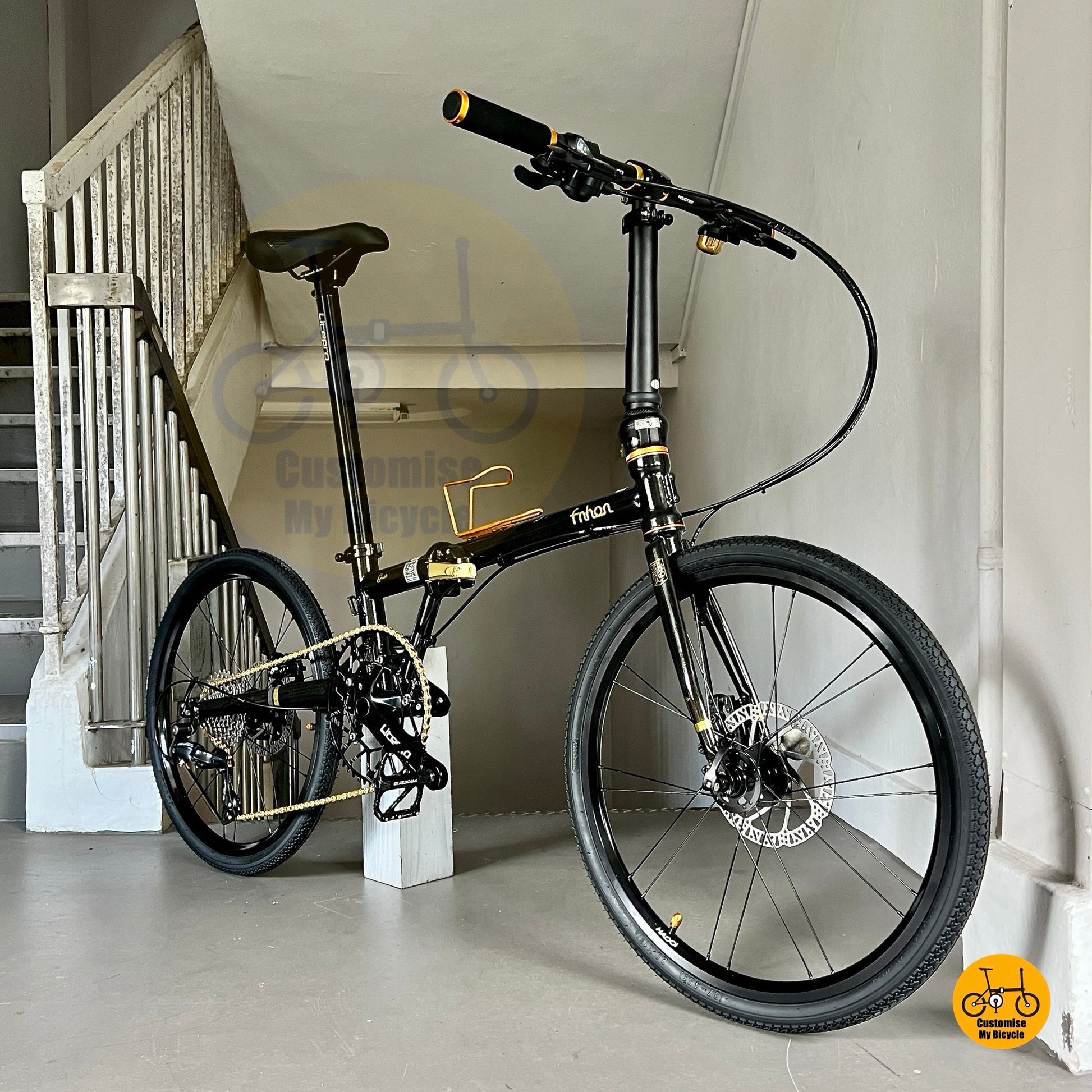 Fnhon Gust 22-inch foldie with black gold frame and lightweight all-terrain features  
