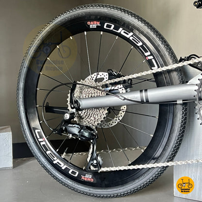 Fnhon Gust Shimano 9 gears drivetrain close up
