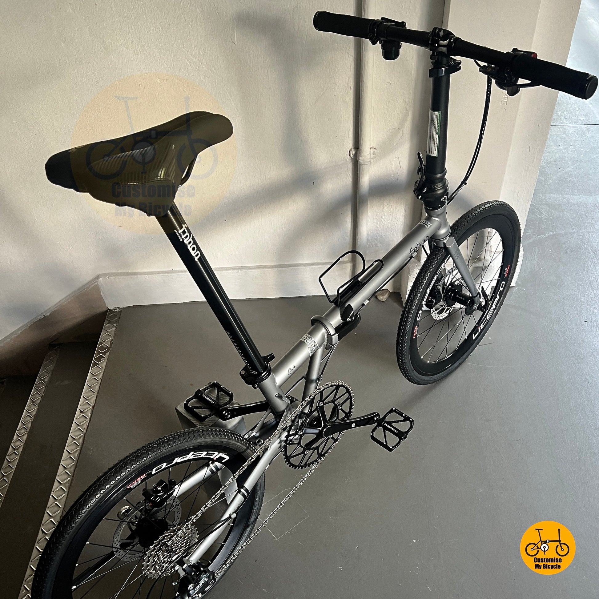 Sepeda Lipat Fnhon Gust 22 Inci Warna Abu Abu Dengan Gear Shimano Dan Rangka Kromoli
