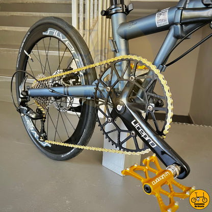 Fnhon Gust foldie with a gold chain and matching pedals
