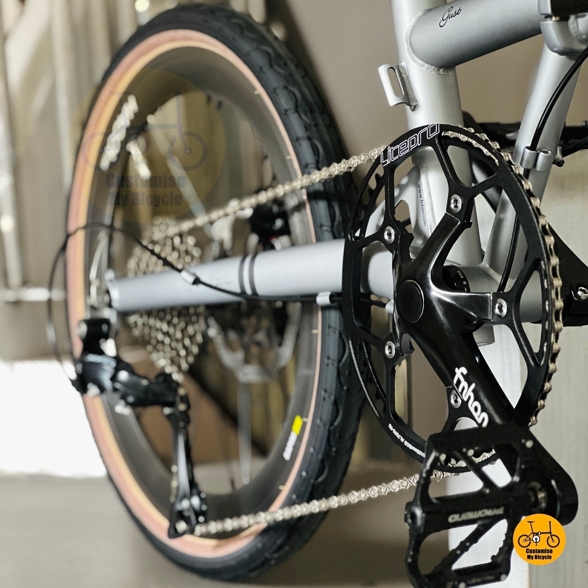 Fnhon Gust folding bike close up Hollowtech crank LITEPRO hollow 54t chainring
