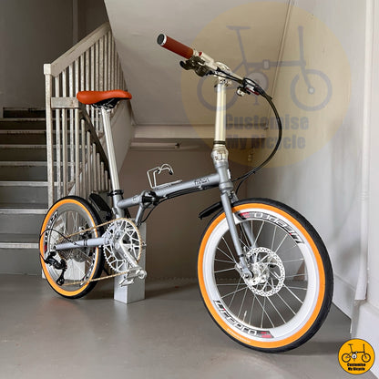 Basikal lipat 22 inci warna Battleship Grey dengan gear Shimano dan tayar retro  
