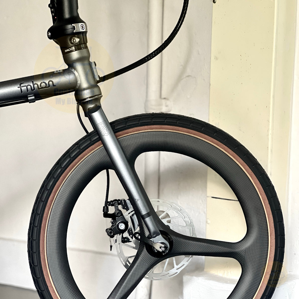 Fnhon Gust 20" Battleship Grey folding bike frame material colour detail