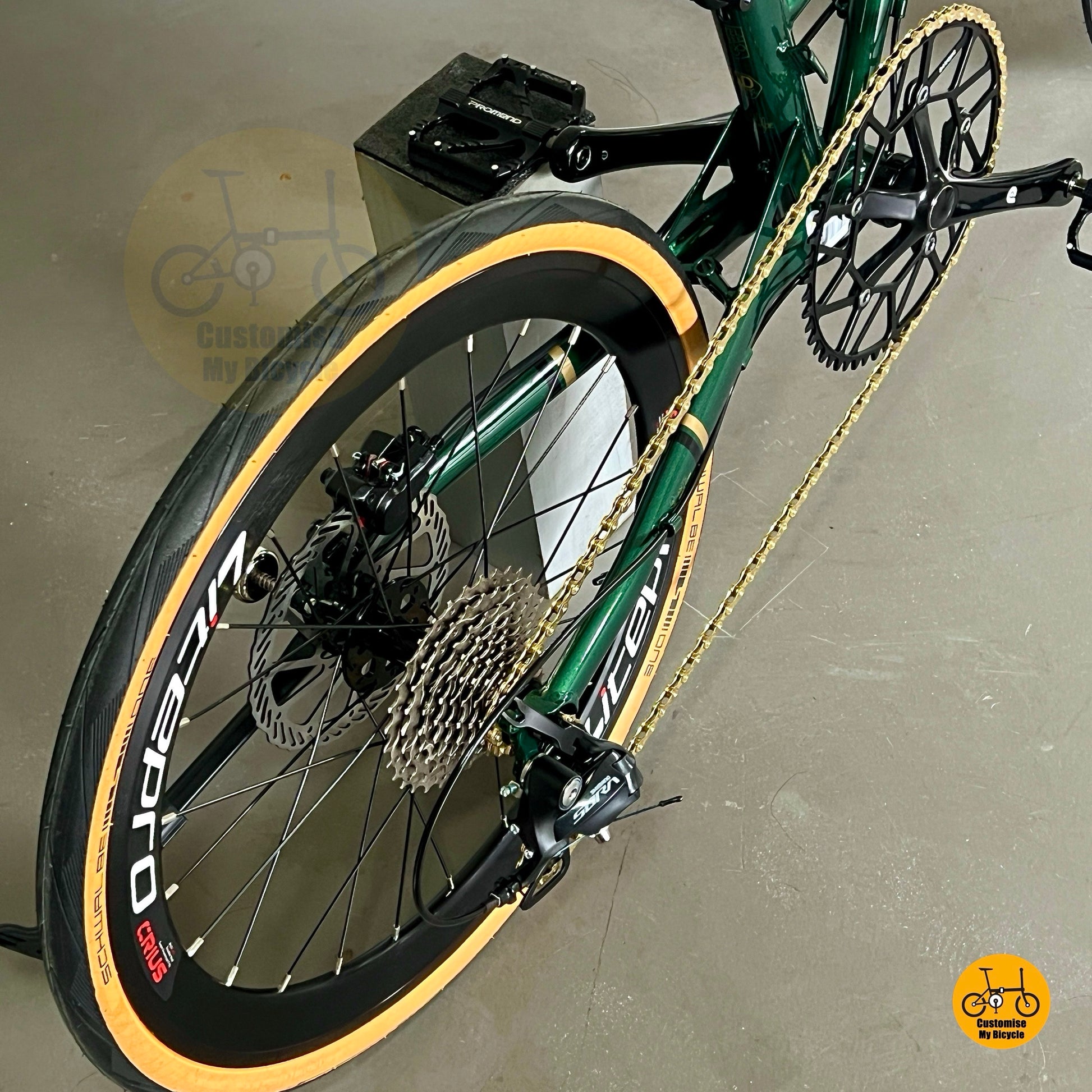 Fnhon Gust folding bicycle Shimano 9 gears drivetrain close up
