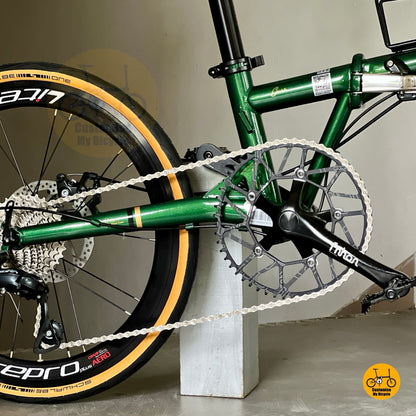 Close up of FNHON hollowtech crankset BB68 with 54t chainring
