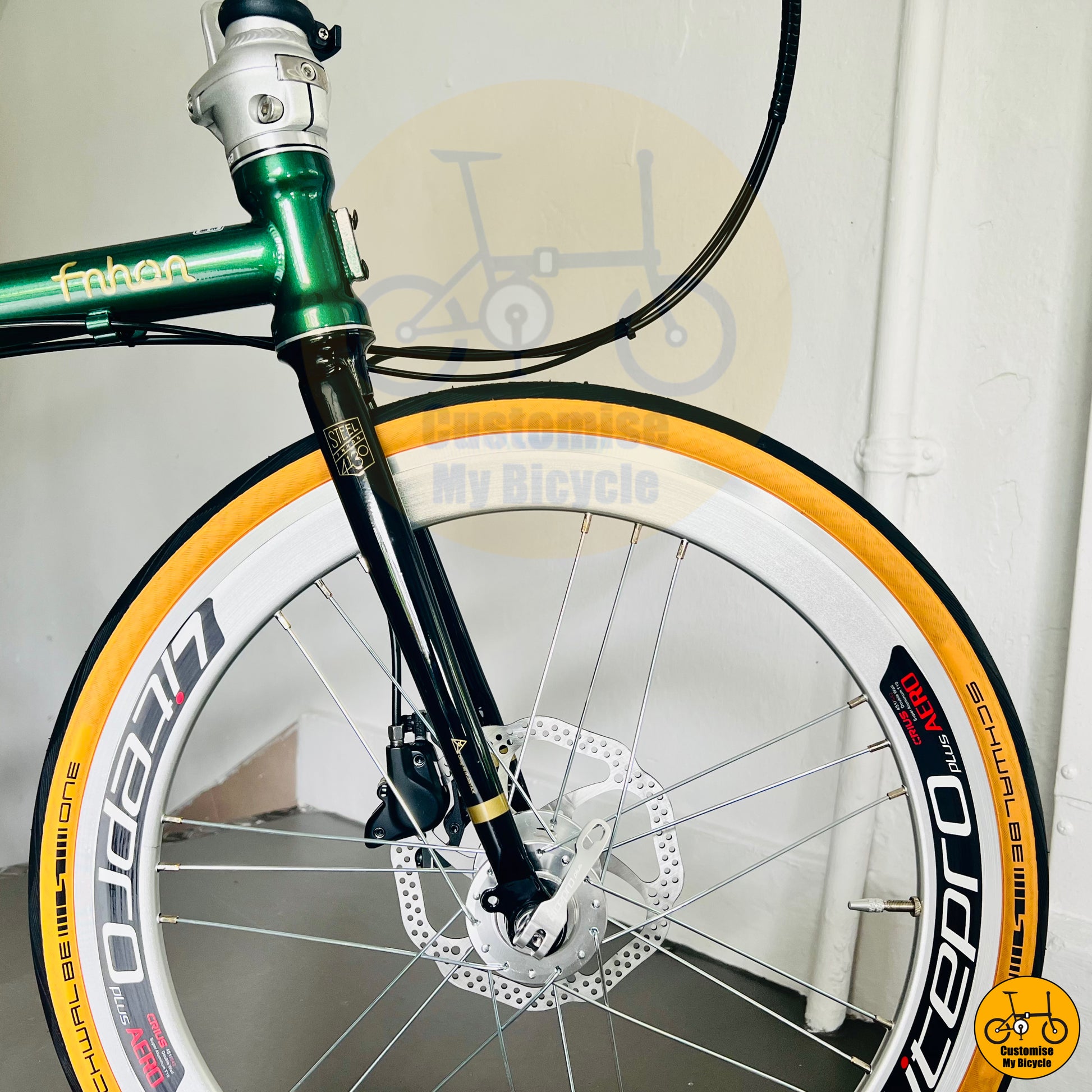 Fnhon Gust foldie with tan-wall wheels for classic aesthetics
