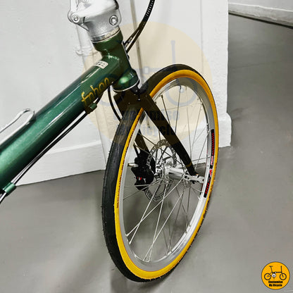 Classic commuter folding bike with a stylish and practical design
