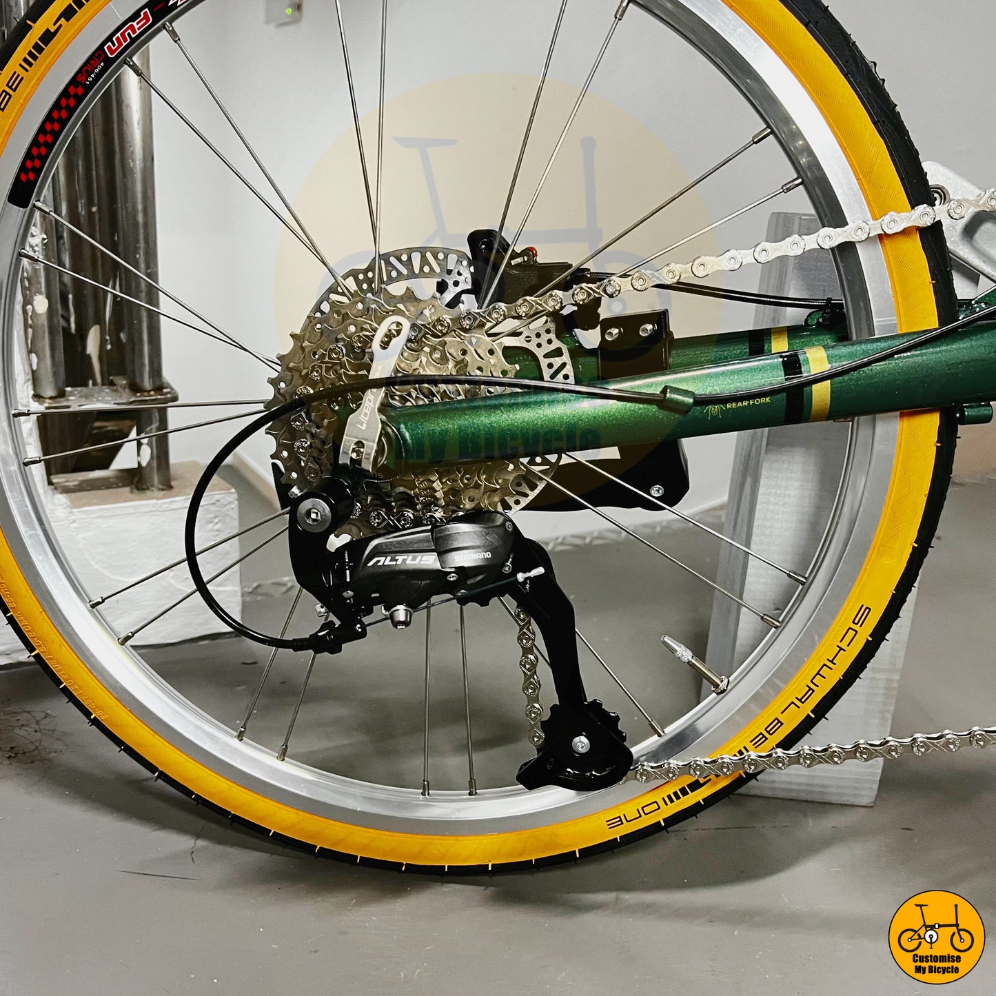 Fnhon Gust 22-inch retro bicycle with Schwalbe tan wall tyres
