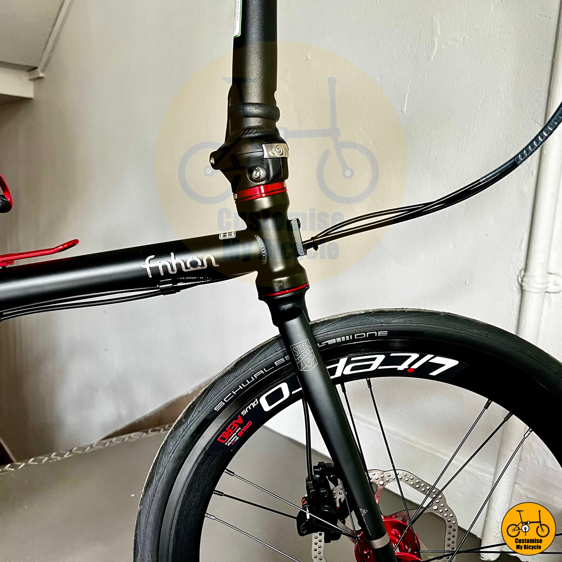 High-performance foldie with durable matte black finish
