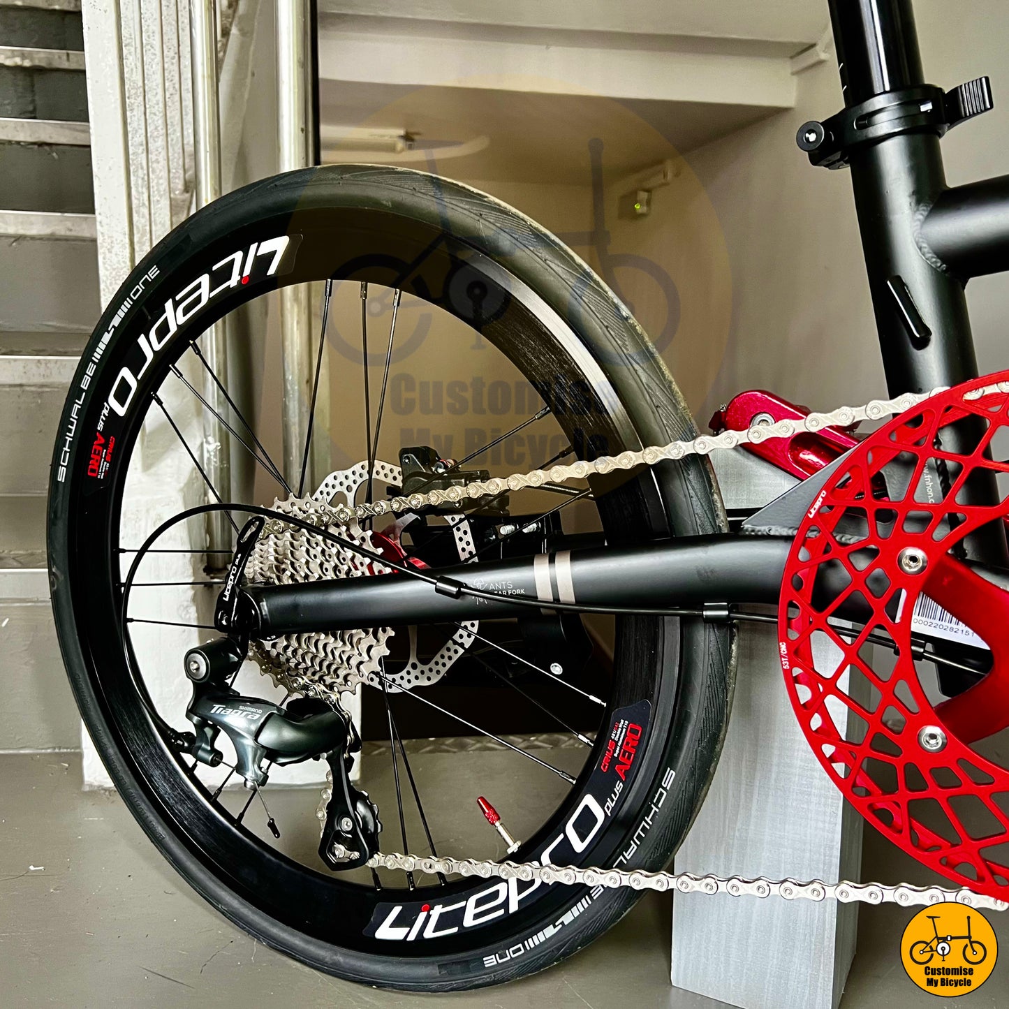 22-inch folding bike featuring Shimano Tiagra R4700 gear system
