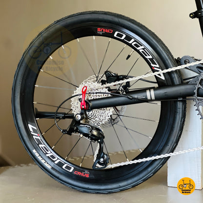 Fnhon Gust folding bike close up Shimano 9 speed drivetrain smooth gear shifting system
