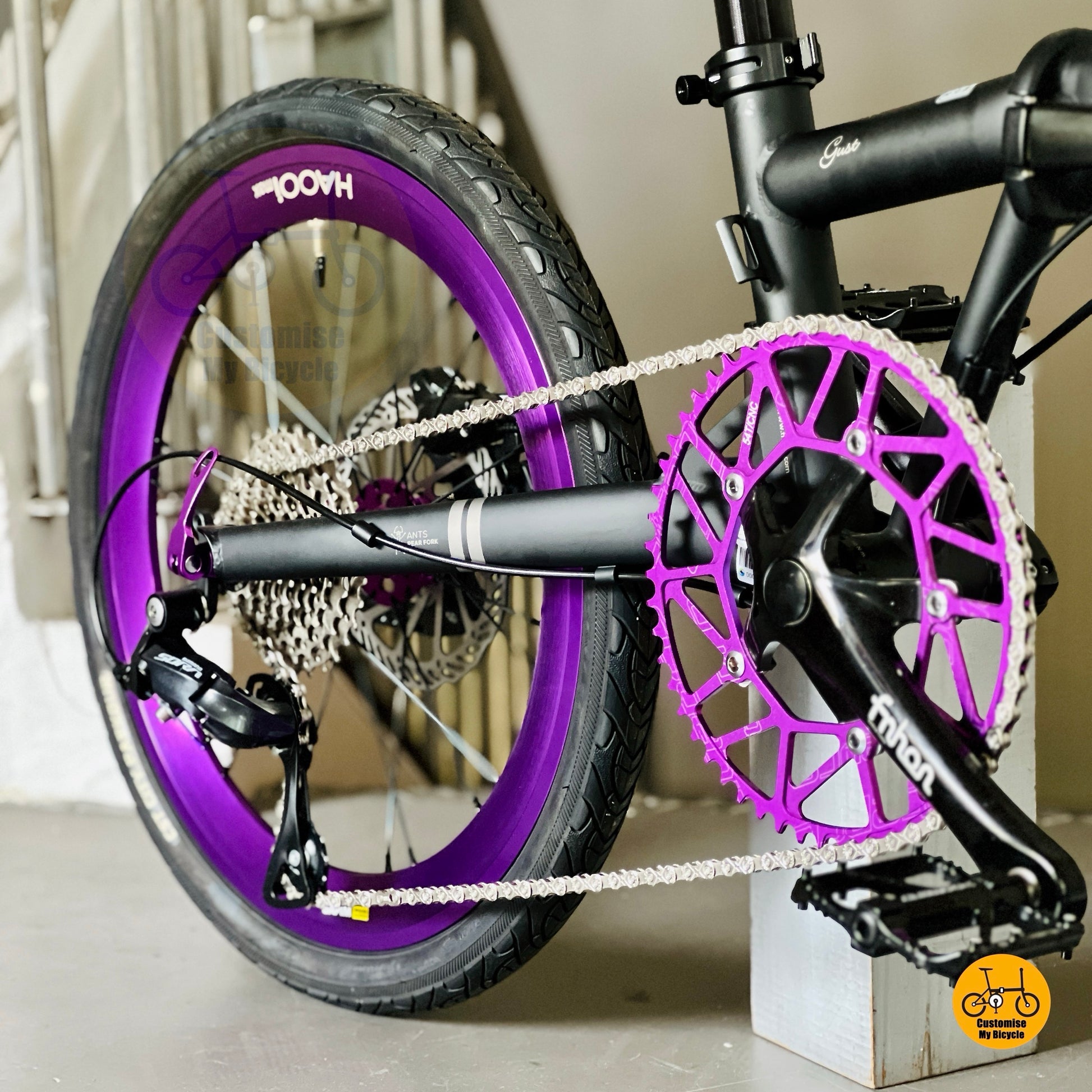 Close up of Shimano 9 gears drivetrain on Fnhon Gust folding bike