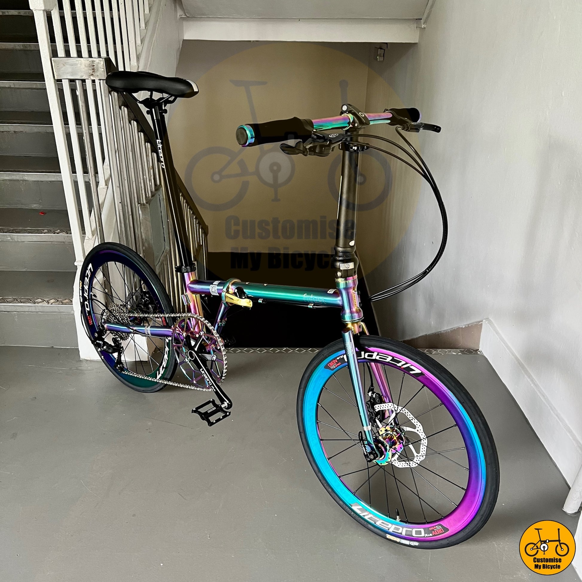 Sporty and stylish Fnhon Gust foldable bike perfect for urban adventures
