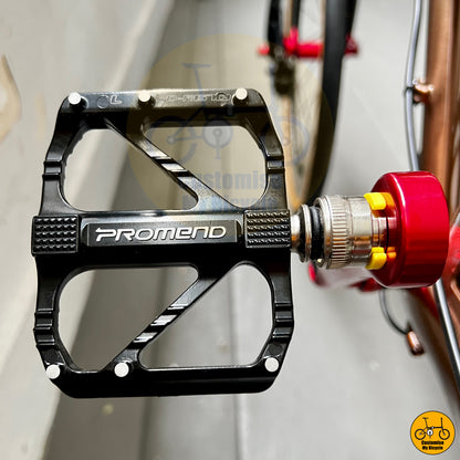 Promend R67Q quick release pedals on Folding bike with a refined color scheme and high-performance components
