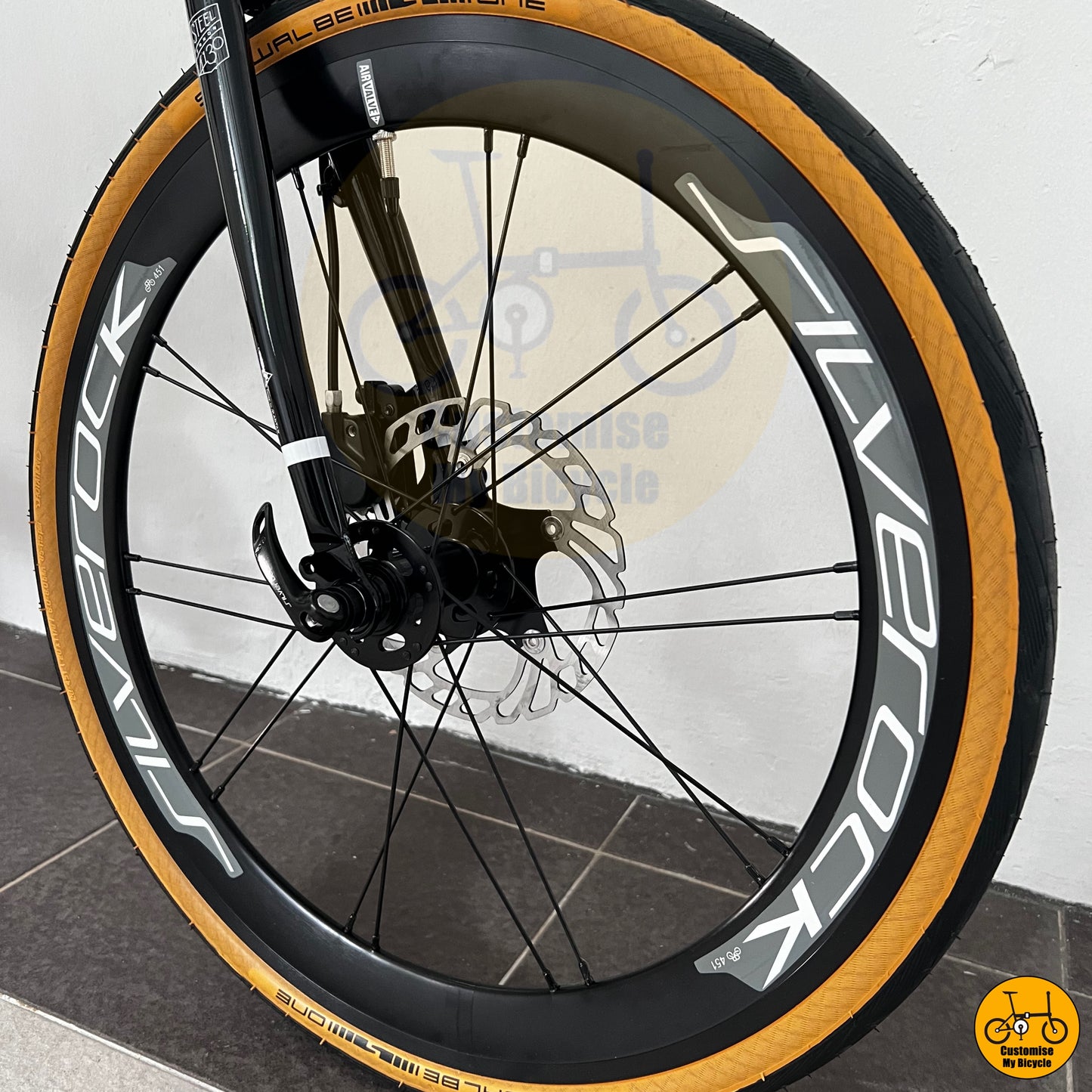 Performance-focused foldable bike optimized for city streets and long rides
