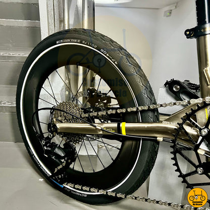 Folding bike with a titanium gold frame and high-quality Shimano 11 speeds 105 transmission system
