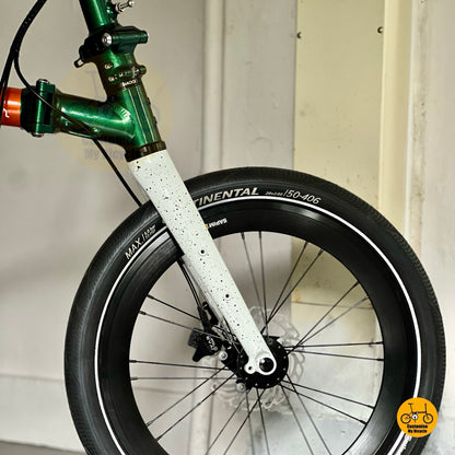 Fnhon GT20 folding bike Continental Contact Urban tyre front wheel close up fast rolling city tyre
