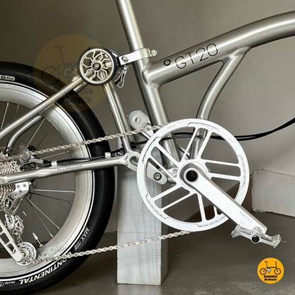 Close up of FNHON Hollowtech crankset on GT20 folding bike
