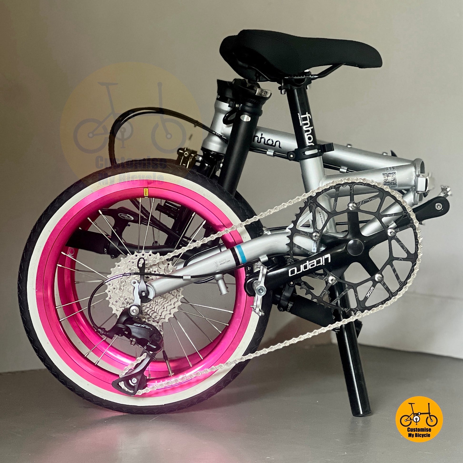 Basikal Lipat Fnhon Gust 18 Inci Warna Kelabu Dolphin Dengan Aksen Merah Jambu Dan Shimano 9 Kelajuan
