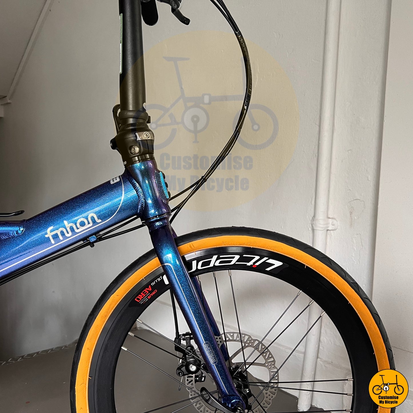 Chameleon Blue Frame Fnhon Monsoon 22-Inch Foldie – A Standout Color with Premium Features
