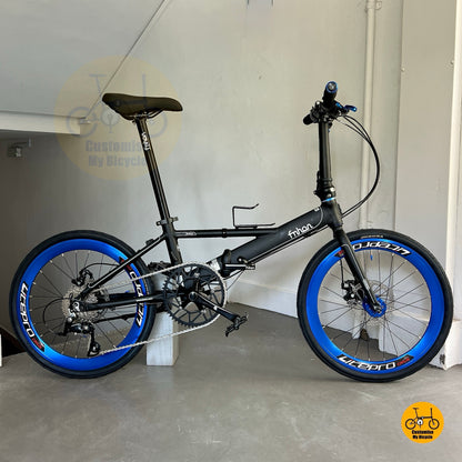 Side view of Fnhon Monsoon 22 inch Matte Black Blue folding bike with Shimano 9 gears
