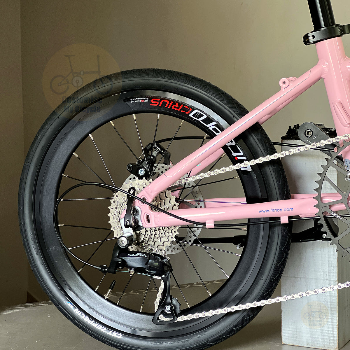 Fnhon Monsoon 20" Baby Pink folding bike frame material colour detail