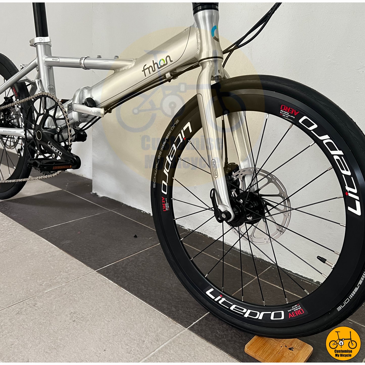 Schwalbe One Tyre 451 size on Fast & Efficient Fnhon Monsoon 22-Inch Foldable Bicycle – A Perfect Brompton Competitor
