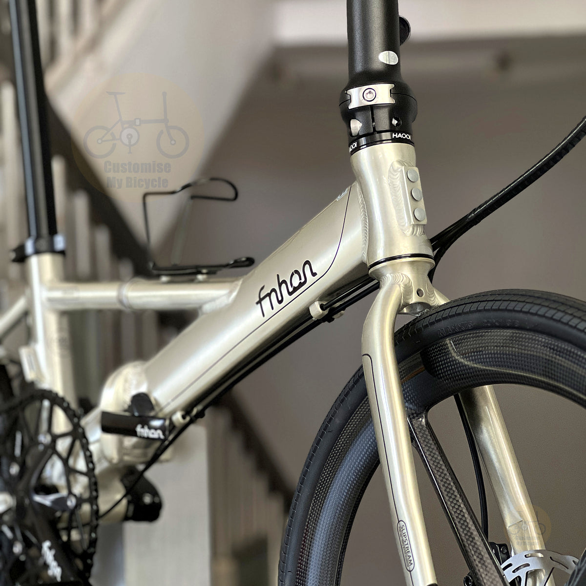 Fnhon Monsoon 22" Titanium Champagne folding bike frame material colour detail