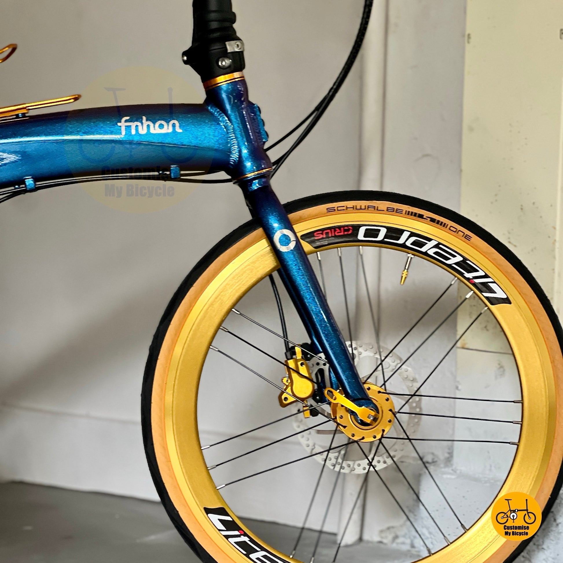 Fnhon Tornado folding bicycle Schwalbe One fast rolling tyre detail folding bike tyre close up
