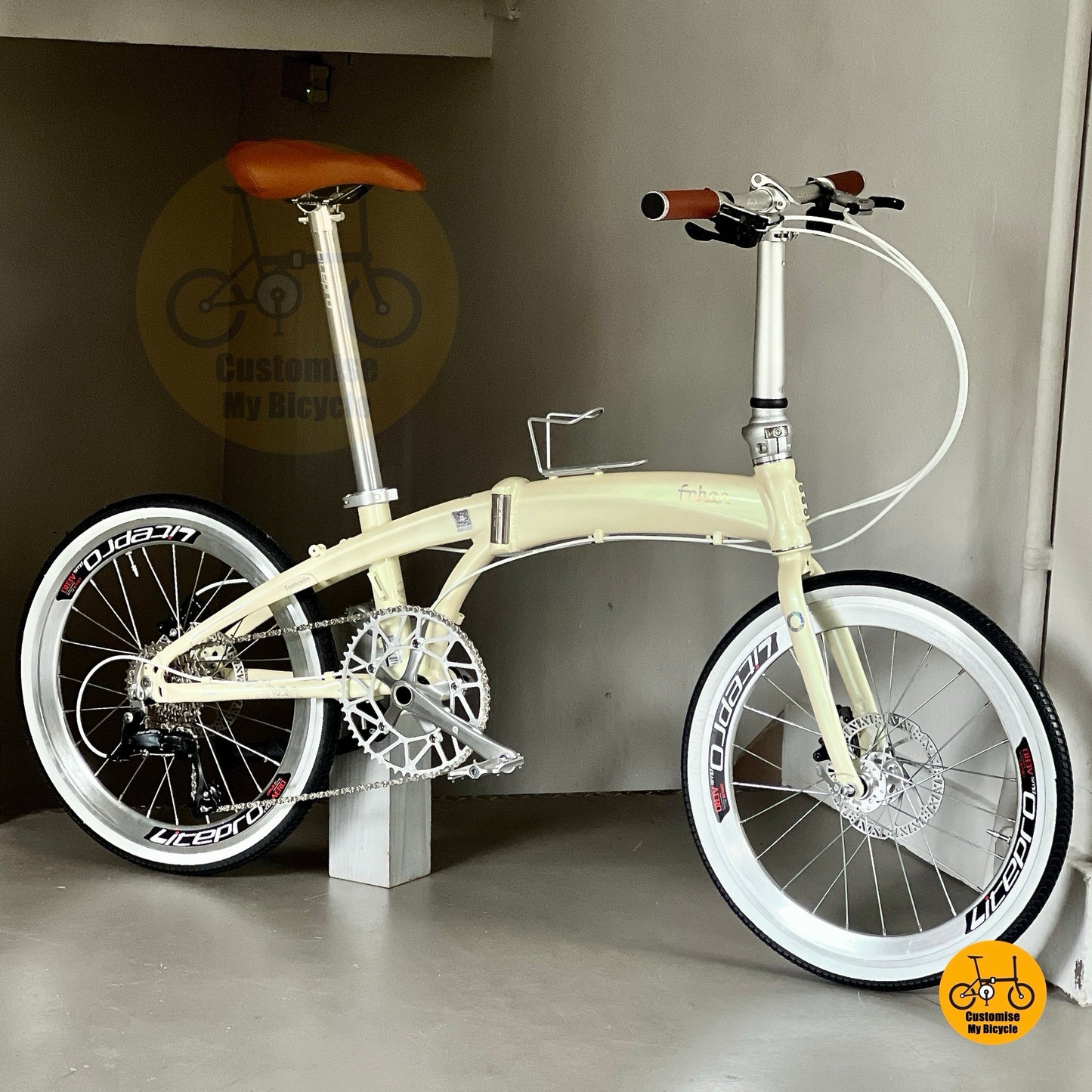 Fnhon Tornado 22 Inch foldable bike with INNOVA white tyres and rainbow logo
