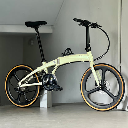 Sepeda Lipat Fnhon Tornado 22 Inch Shimano 11 Speed Ultegra Warna Beige Sepeda Ringan Performa Tinggi
