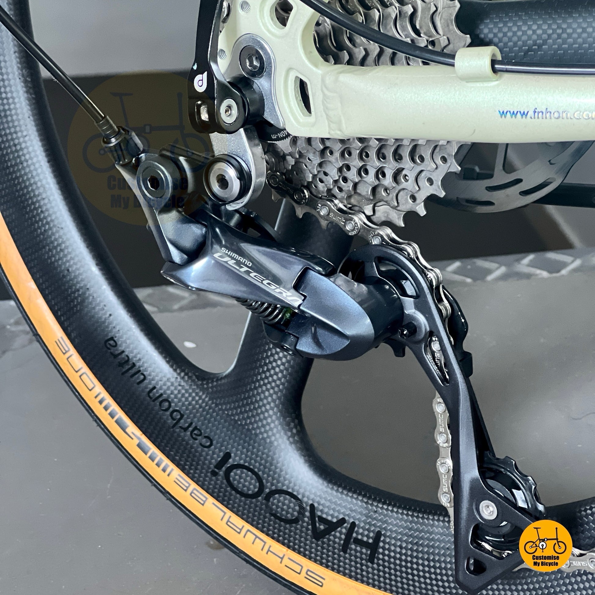 Fnhon folding bike cassette close up Shimano R8000 11 32t smooth gear shifting
