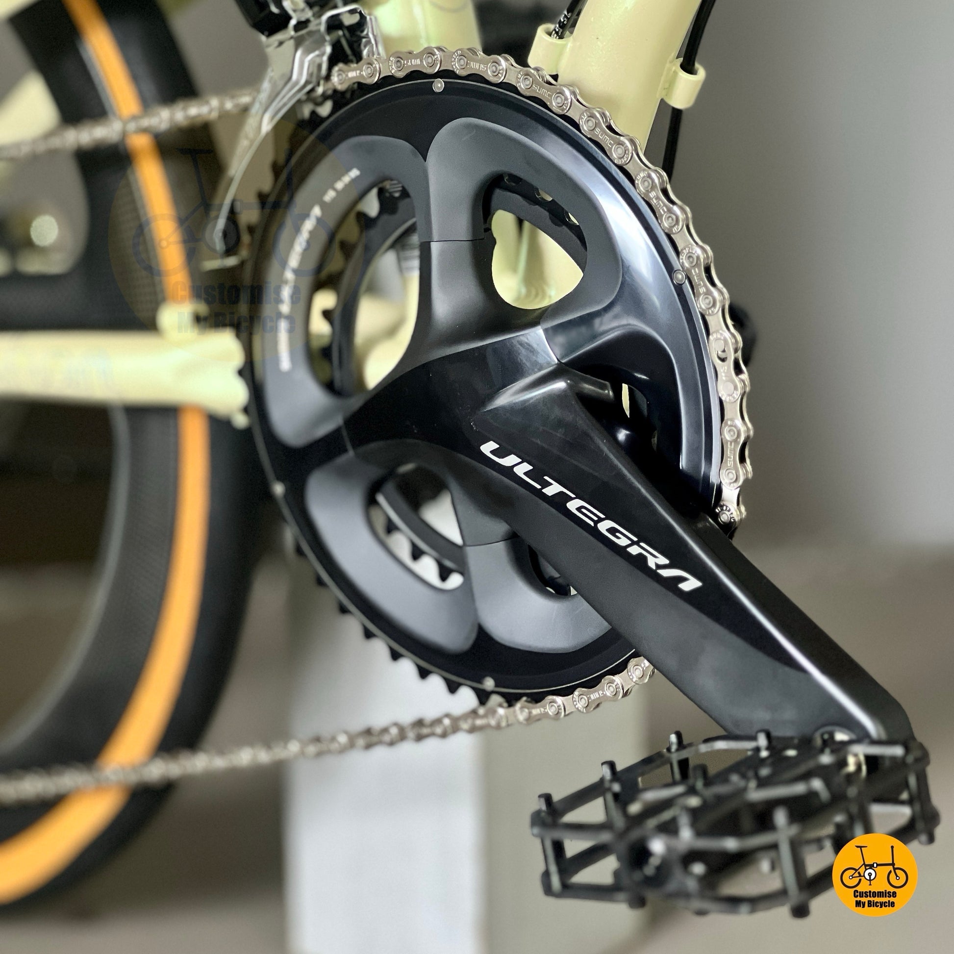 Fnhon folding bicycle crankset close up Shimano Ultegra R8000 50 34t Hollowtech crank
