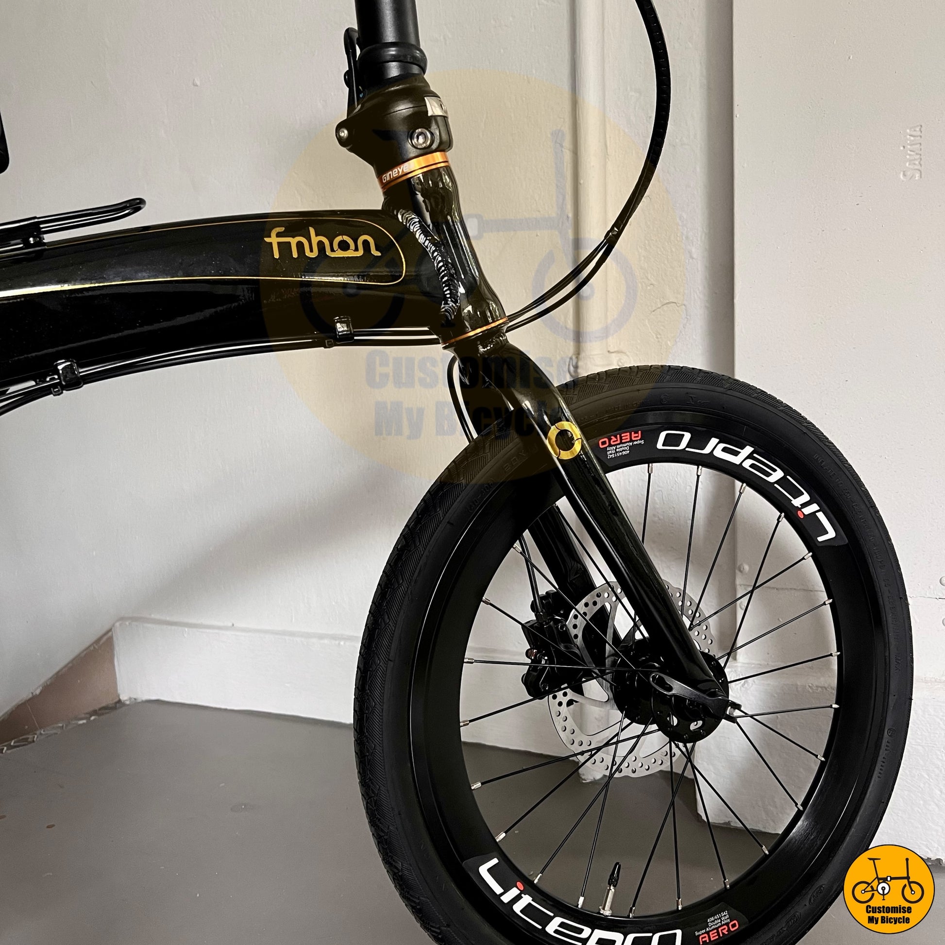 Premium Black Gold Foldie – Smooth & Stylish City Ride
