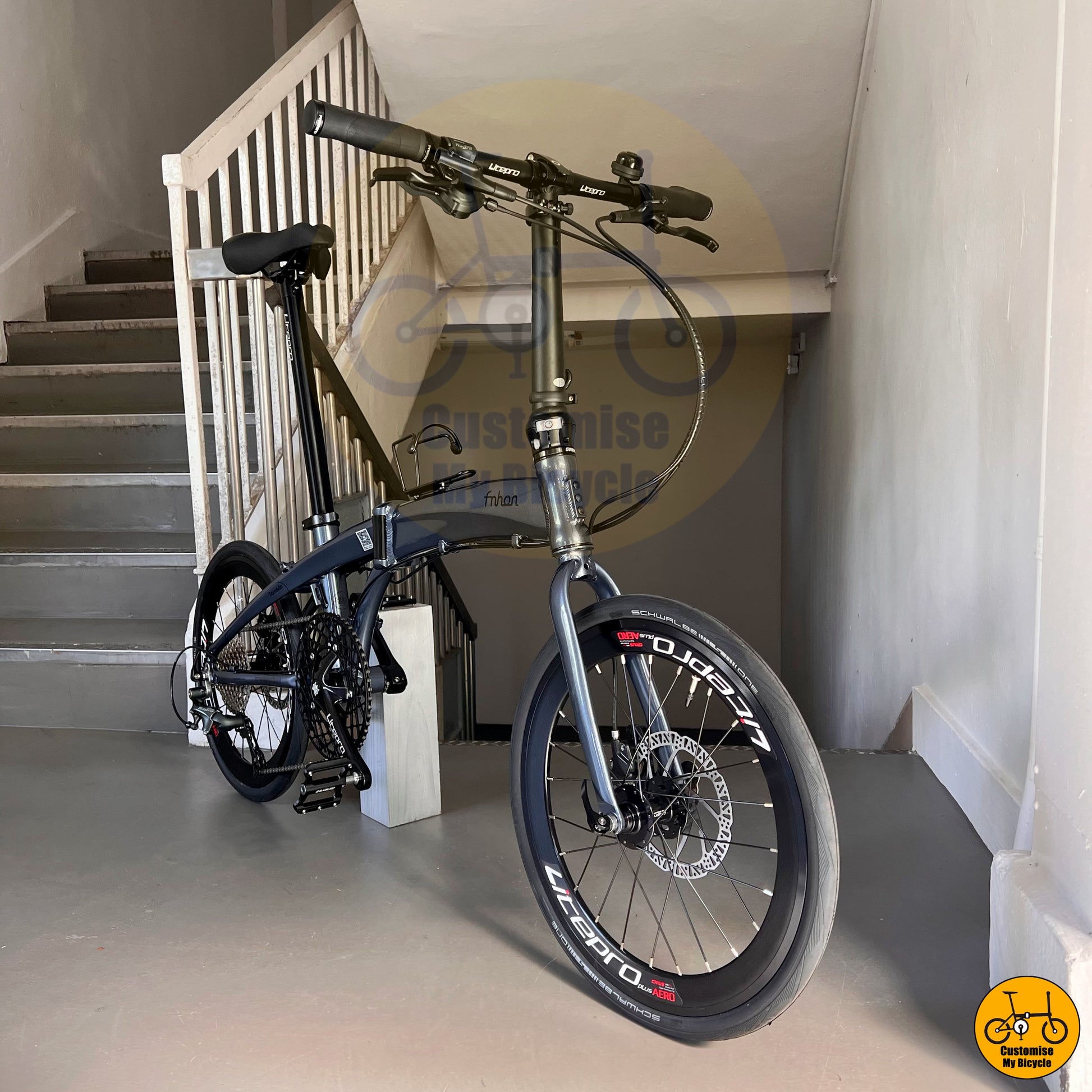 Fnhon Tornado – Smooth Folding Mechanism & Sleek Grey Colorway
