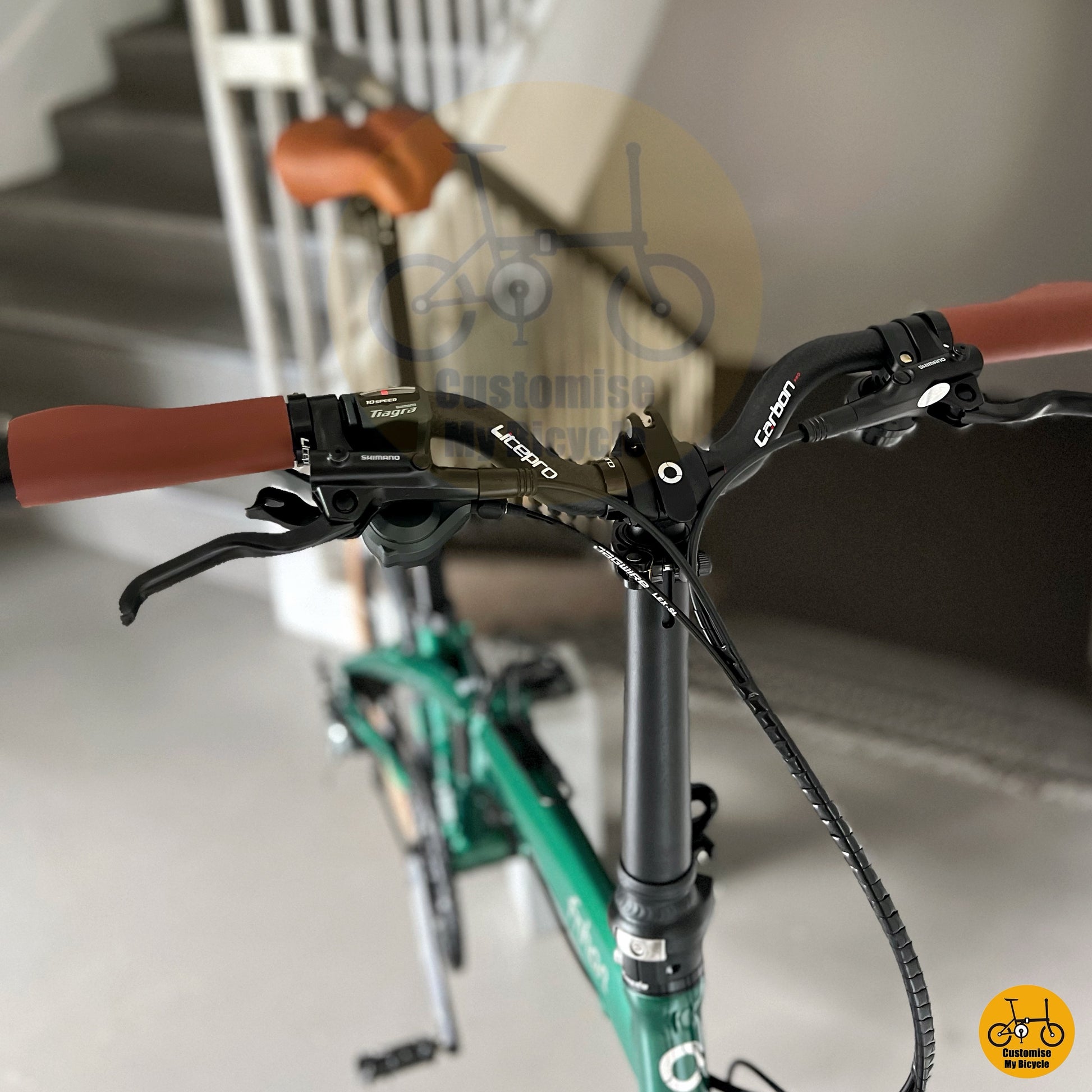 Fnhon Tornado in earthy colour scheme – brown meets green
