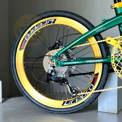 Fnhon Tornado folding bicycle close up of Shimano 9 gears shifting system