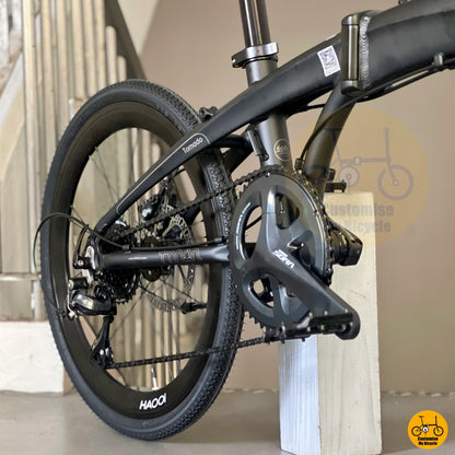 Crankset enclosed Shimano Sora front gear on Fnhon bike