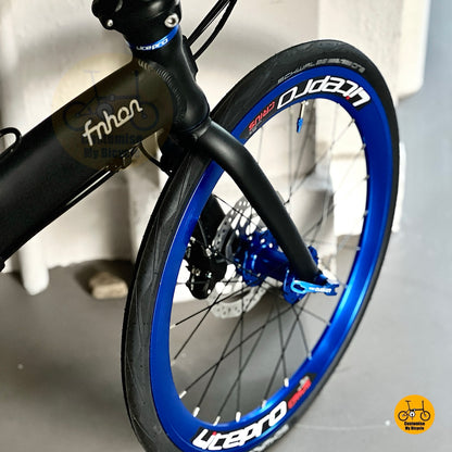 Close up of Schwalbe One fast rolling tyre tread
