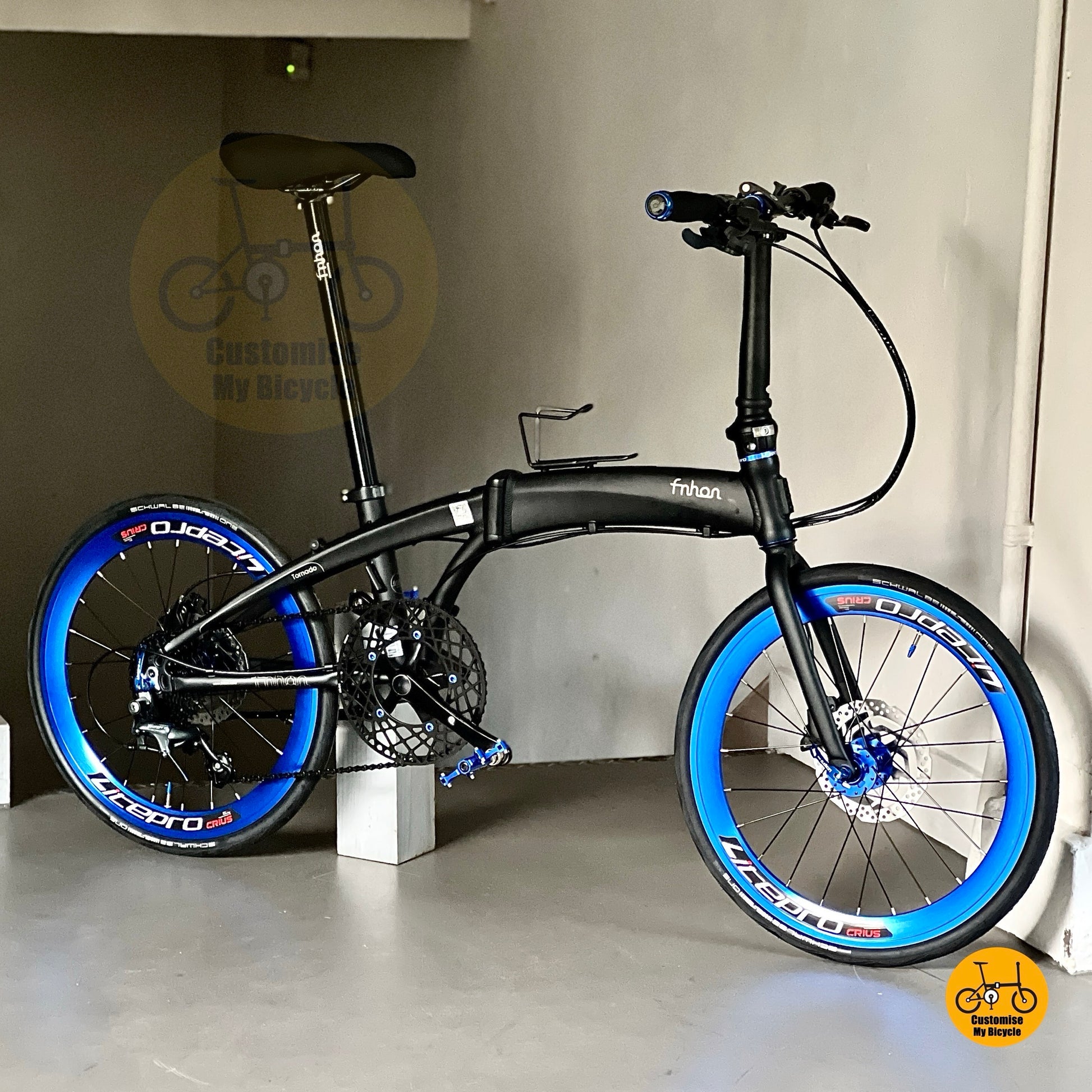 Basikal Lipat Fnhon Tornado 22 Inci Warna Hitam Matte Dengan Shimano 10 Kelajuan
