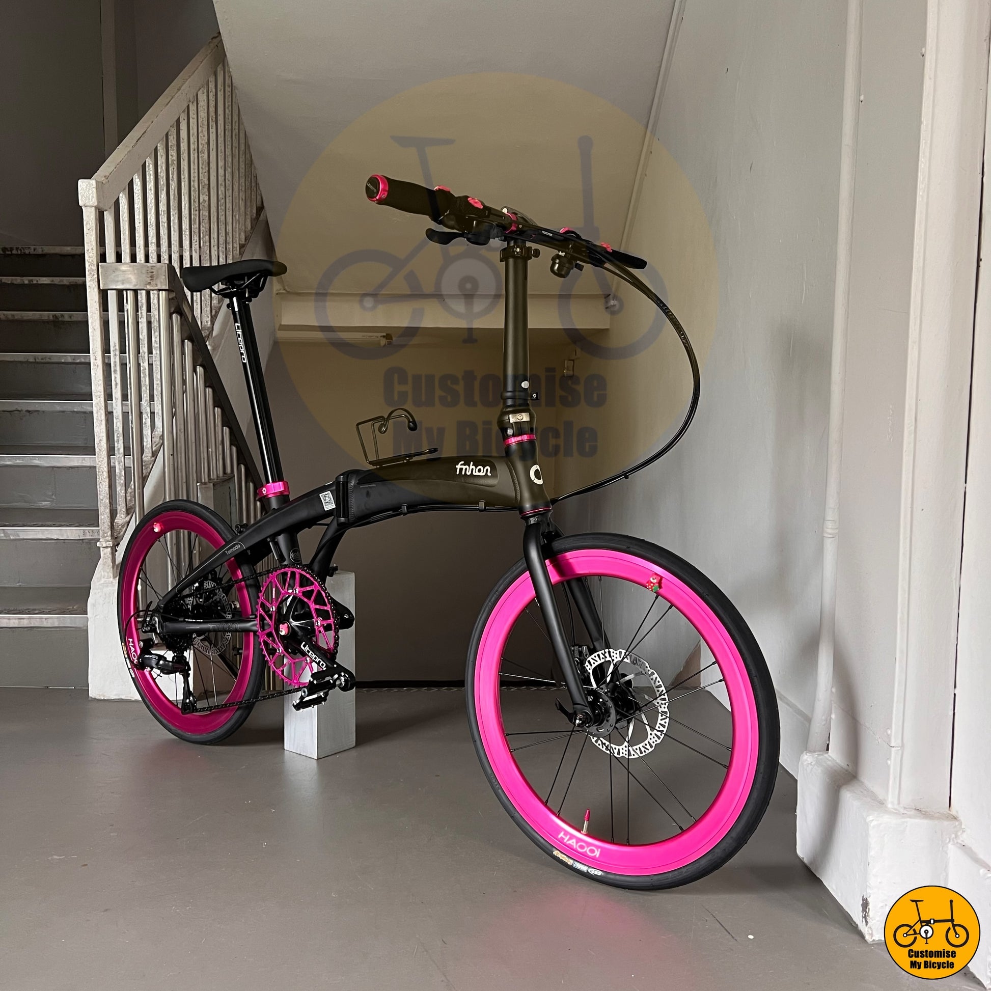 All-Black Foldie with Hot Pink Accents – Sleek & Feminine Ride
