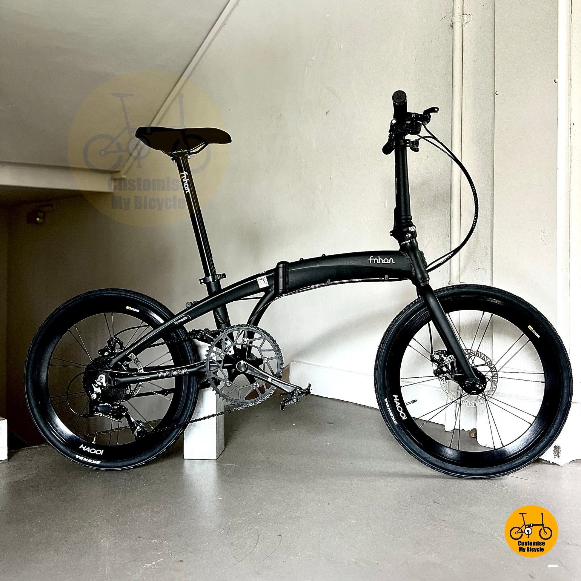 Basikal Lipat Fnhon Tornado 22 Inci Warna Hitam Matte Dengan Gear Shimano Dan Rangka Aluminium
