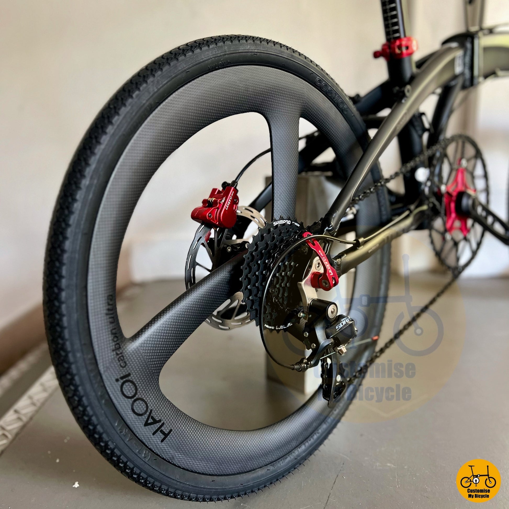 Premium folding bicycle with Shimano drivetrain and lightweight frame
