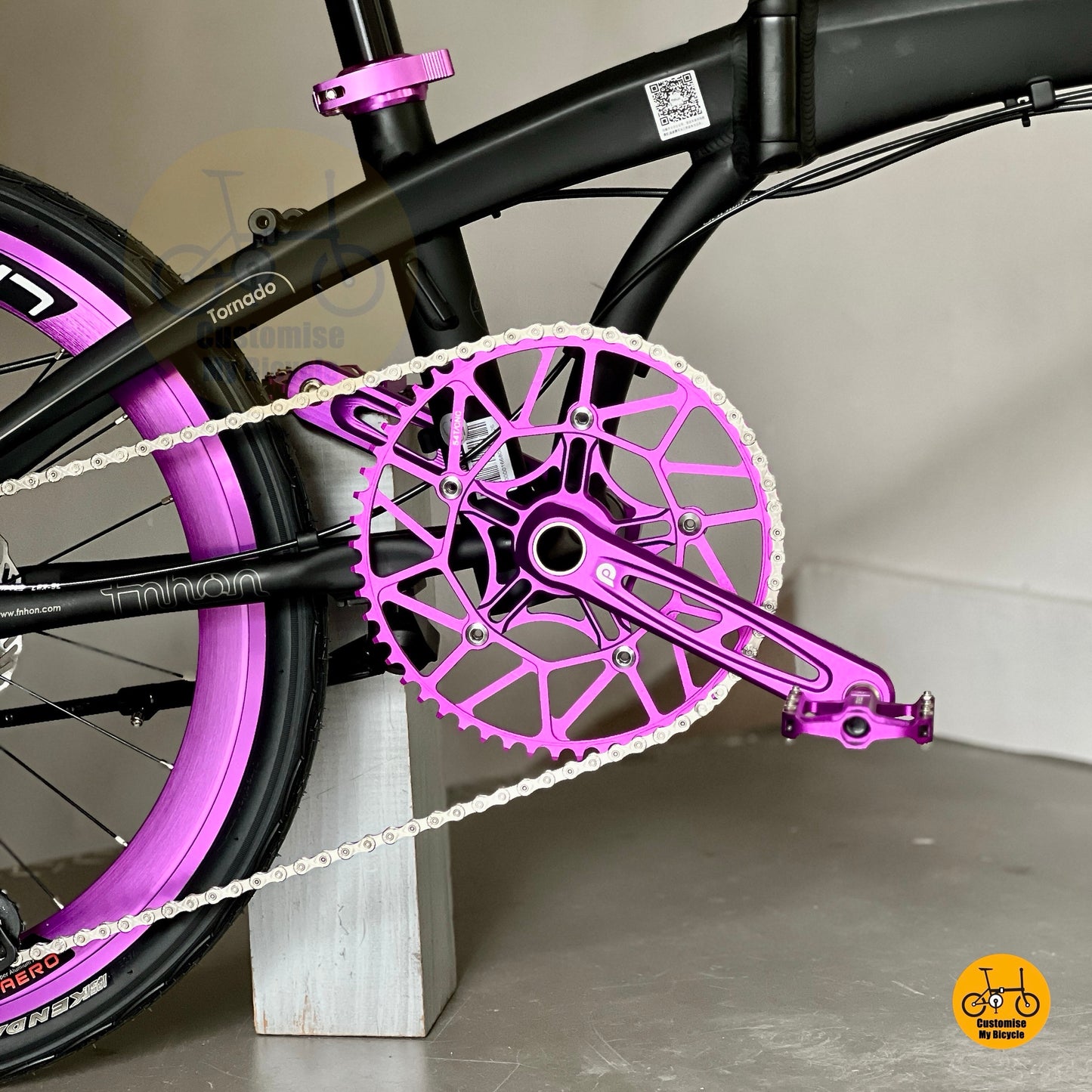 Fnhon Tornado foldable bike hollowtech crank close up Litepro 54t chainring drivetrain

