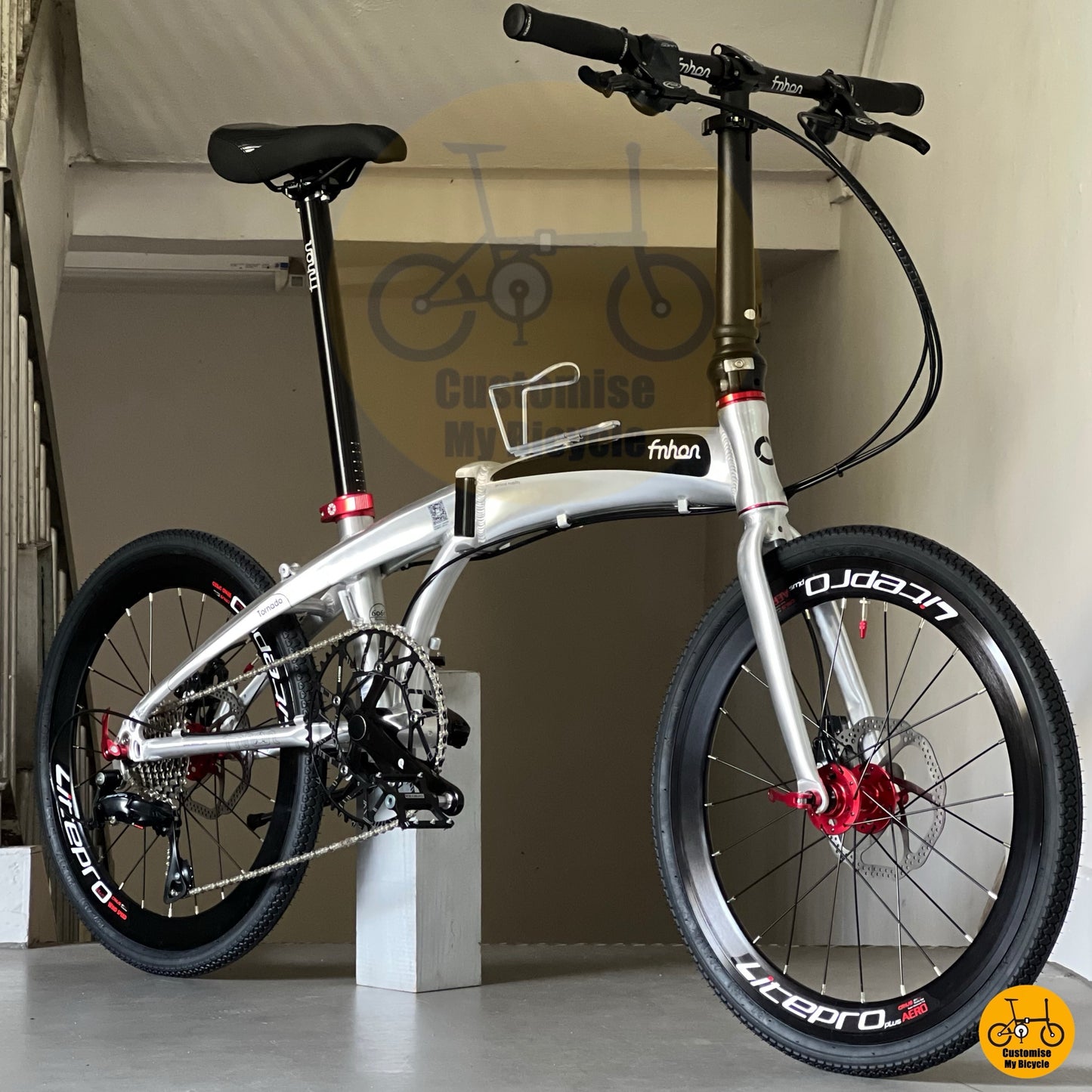 Basikal Lipat 22 Inci Fnhon Tornado Warna Perak dengan Rim Aero dan Gear Shimano
